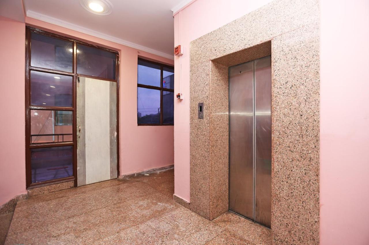 Hotel Oyo Flagship 14774 Sector 14 Gurgaon Exterior foto